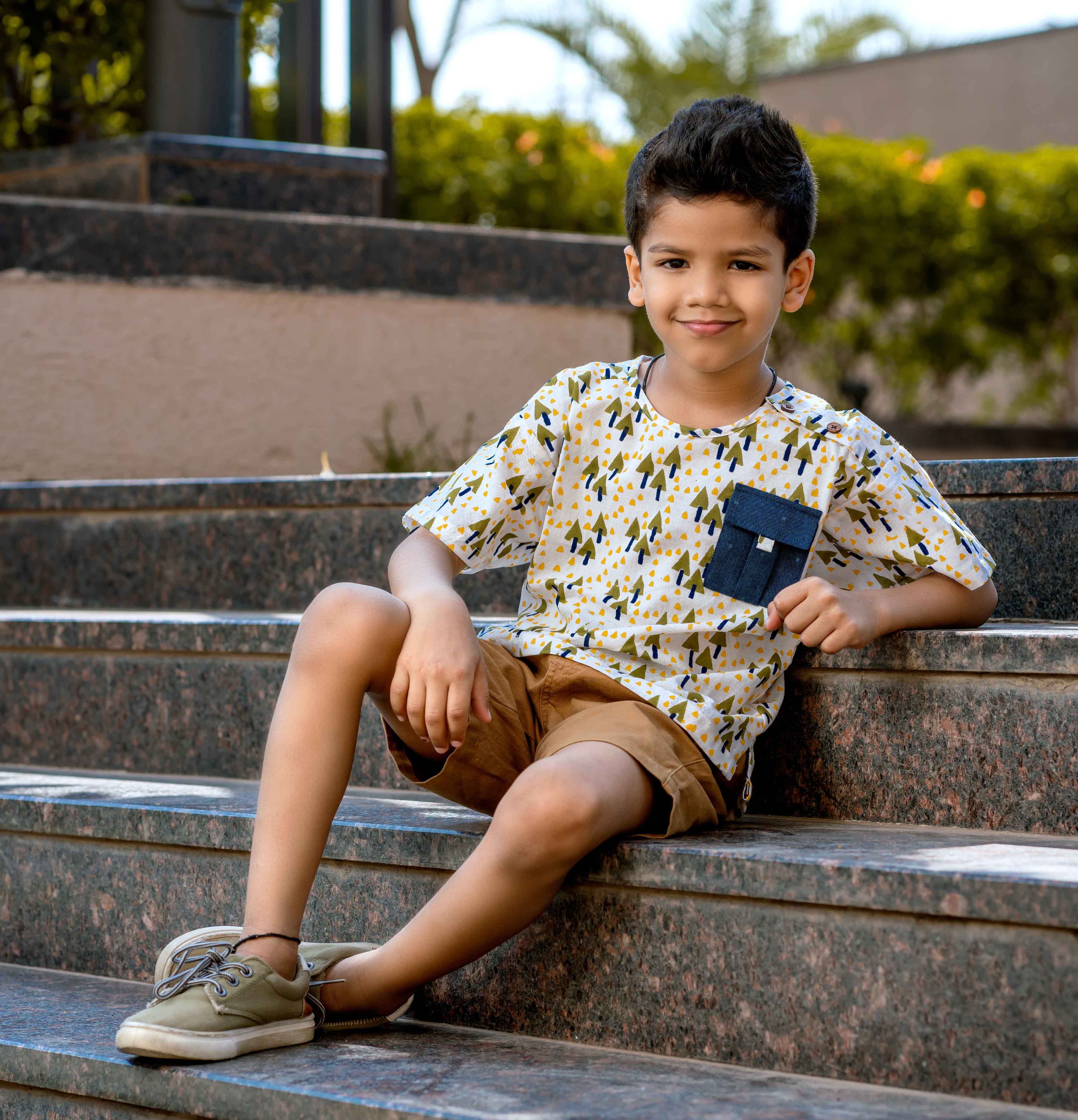 Boy Wearing printed Cotton shirt with contrast pocket